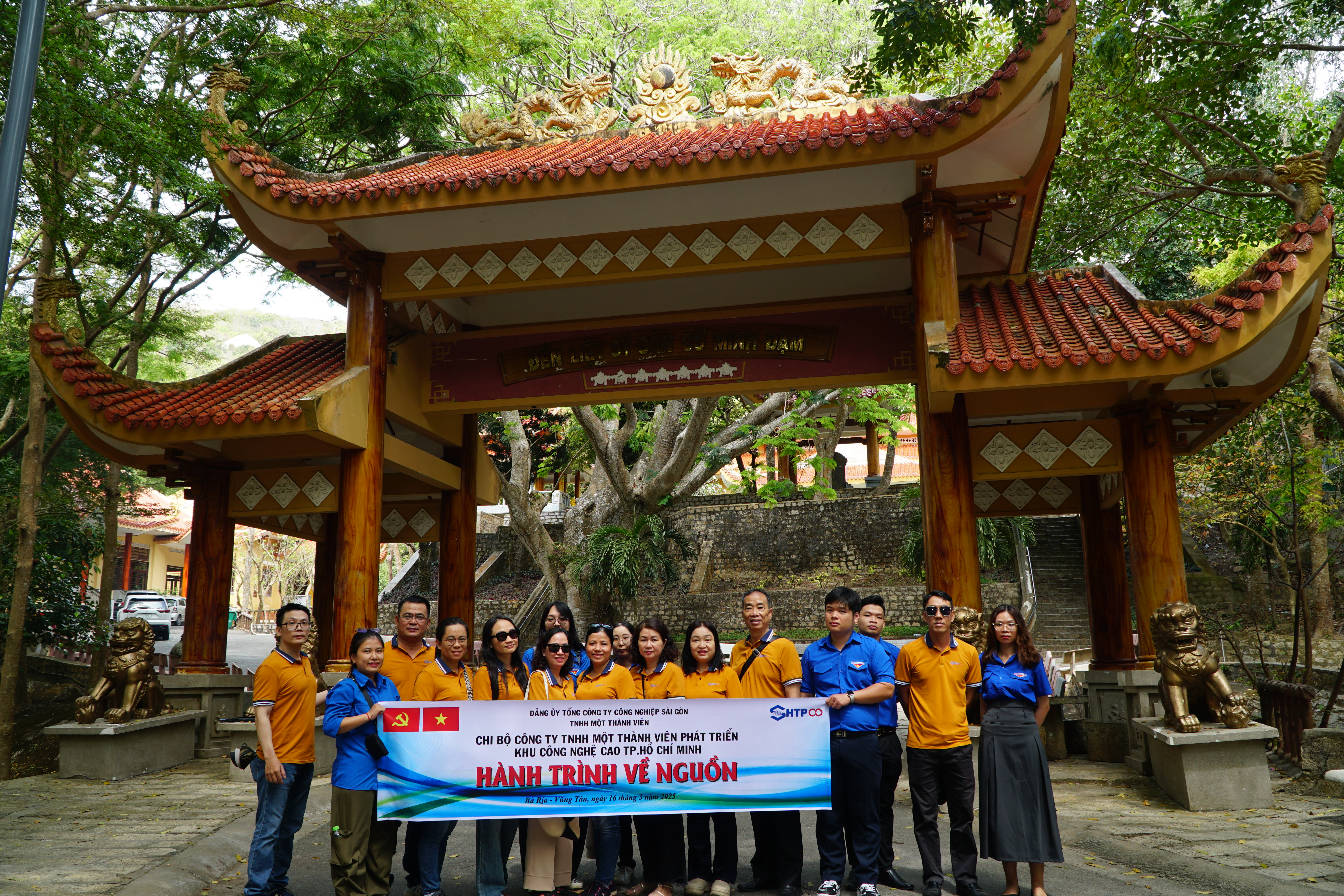 Đền Liệt sĩ căn cứ Minh Đạm